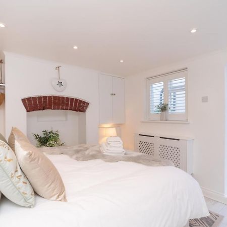 Central Apartment - With Patio And Sofa Bed! Cheltenham Extérieur photo