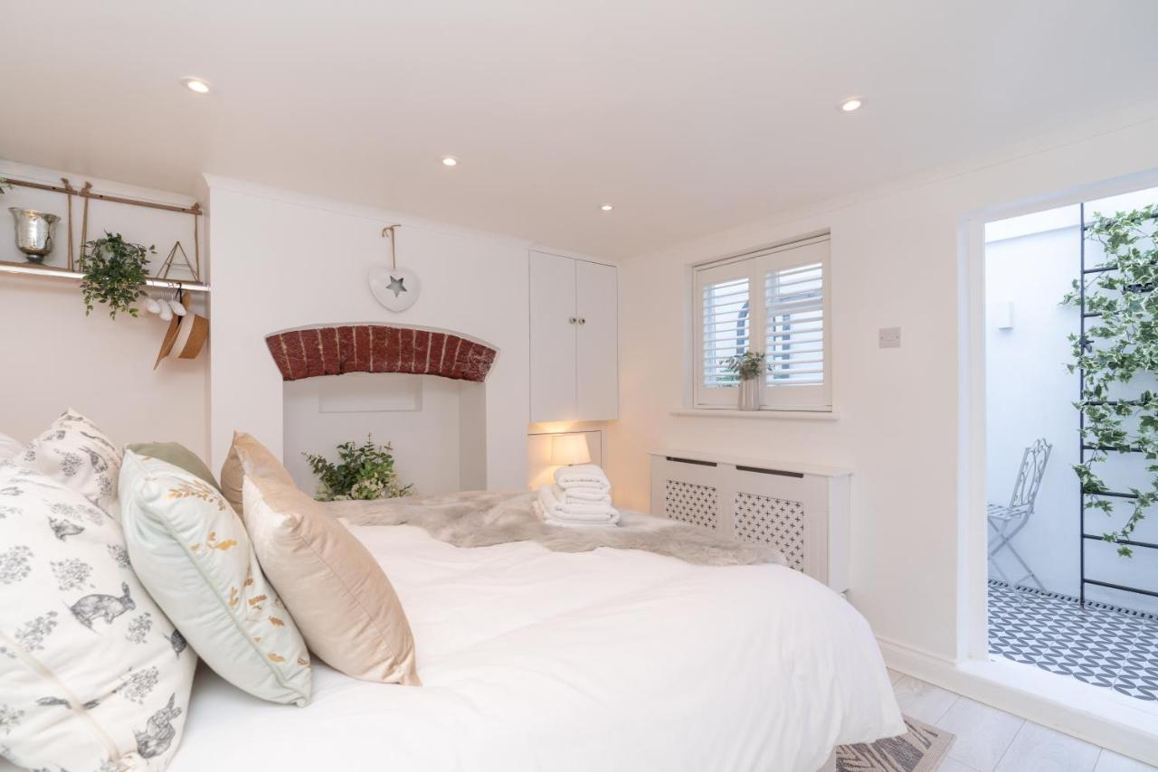 Central Apartment - With Patio And Sofa Bed! Cheltenham Extérieur photo
