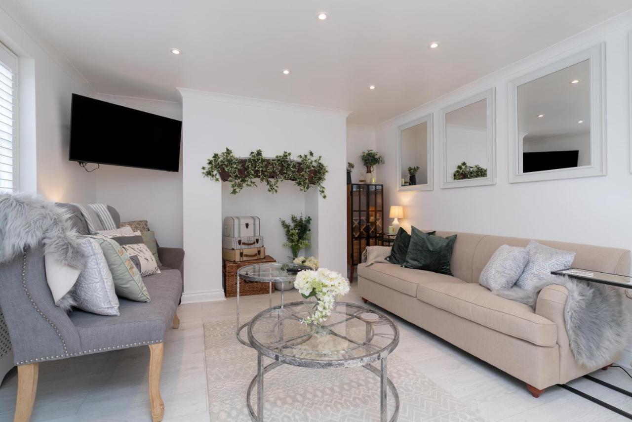 Central Apartment - With Patio And Sofa Bed! Cheltenham Extérieur photo